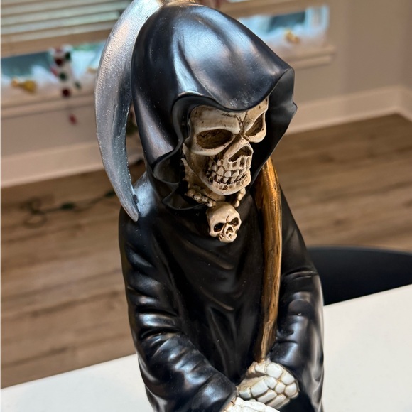 Grim Reaper Halloween Decor with Crystal Plasma Tesla BALL - Picture 15 of 15